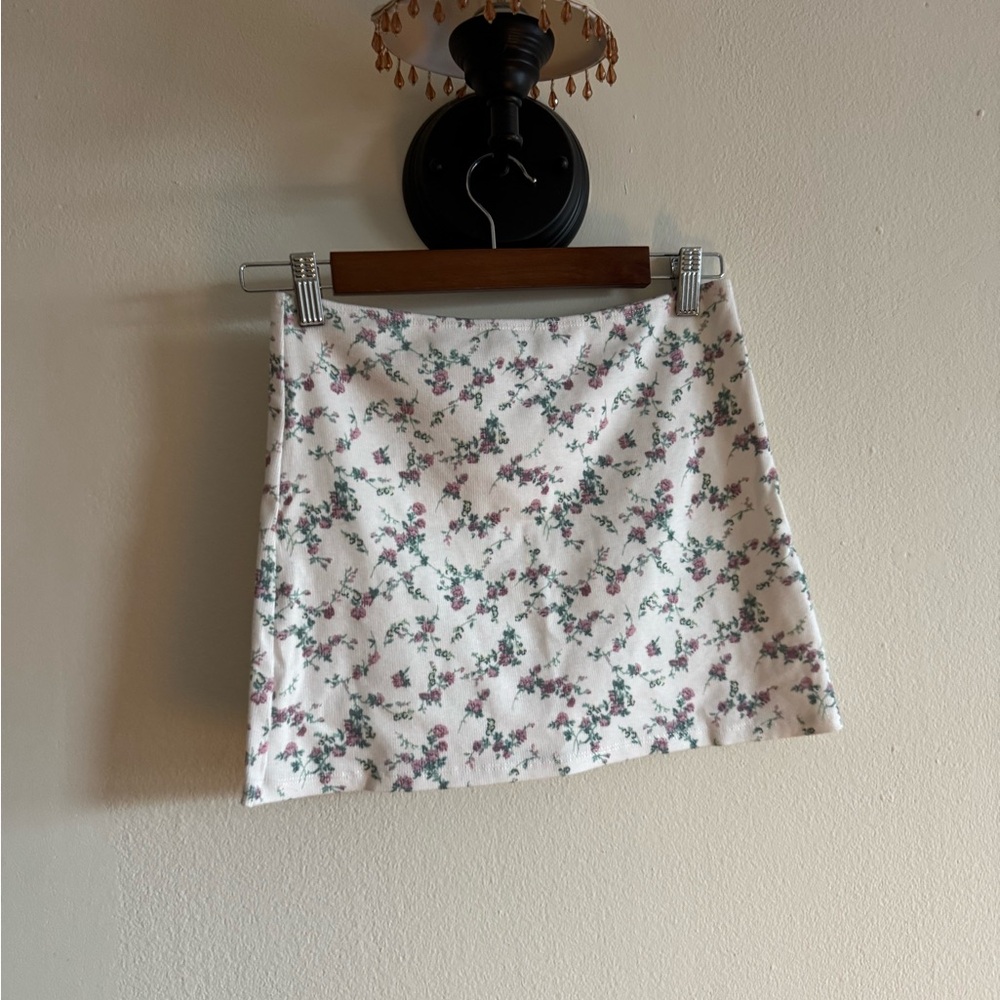 Pitaya White Floral Mini Skirt
